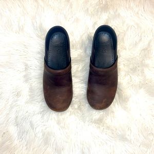 Dansko leather clogs size 39 or 8